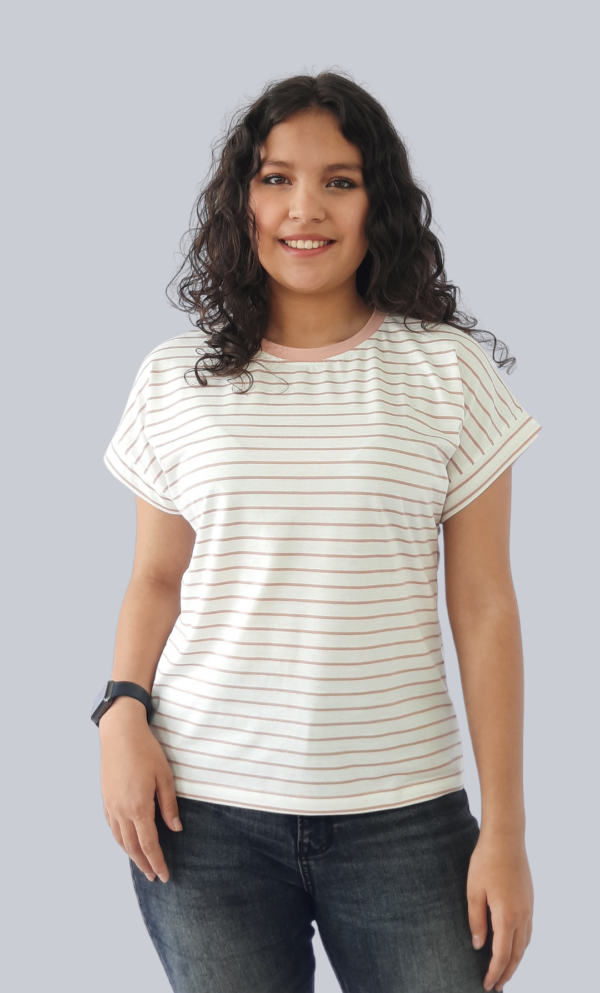 Camiseta de Rayas Horizontales en Blanco y Rosa - Imagen 3